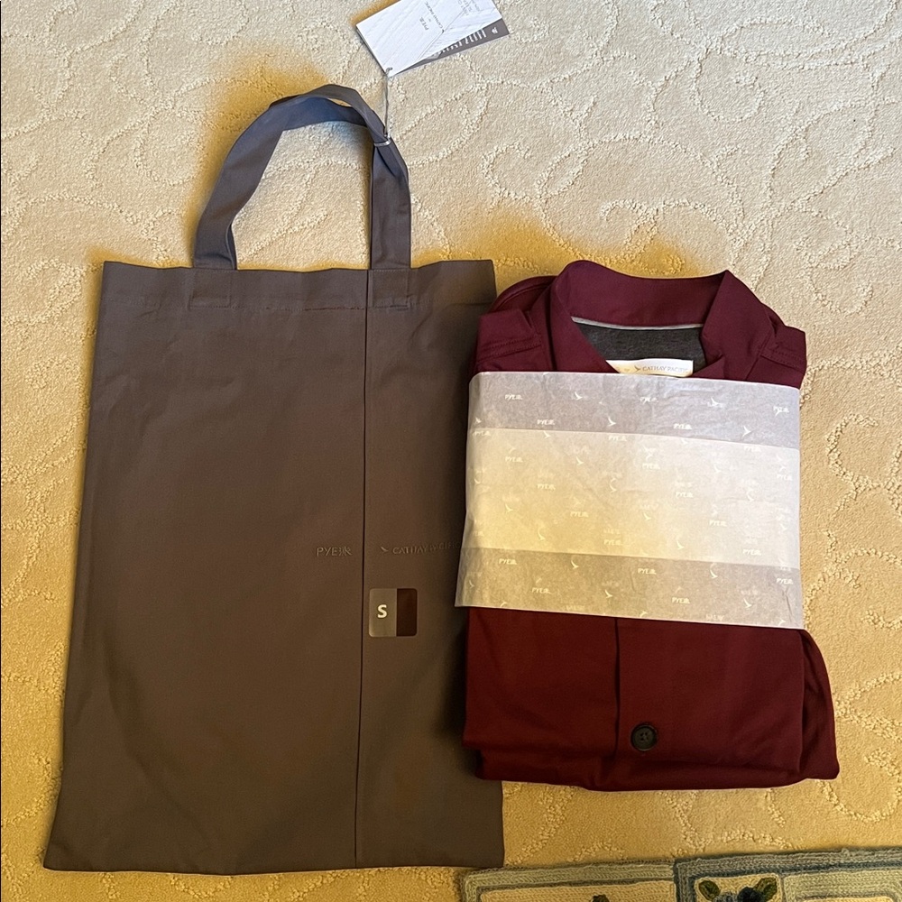 NEW Cathay Pacific first class pajama and slippers set. In a grey tote.women - Picture 3 of 5